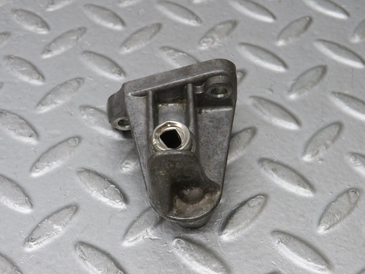 36338 Mercedes-Benz W126 420SE Crankshaft Position Sensor Bracket 1161580540