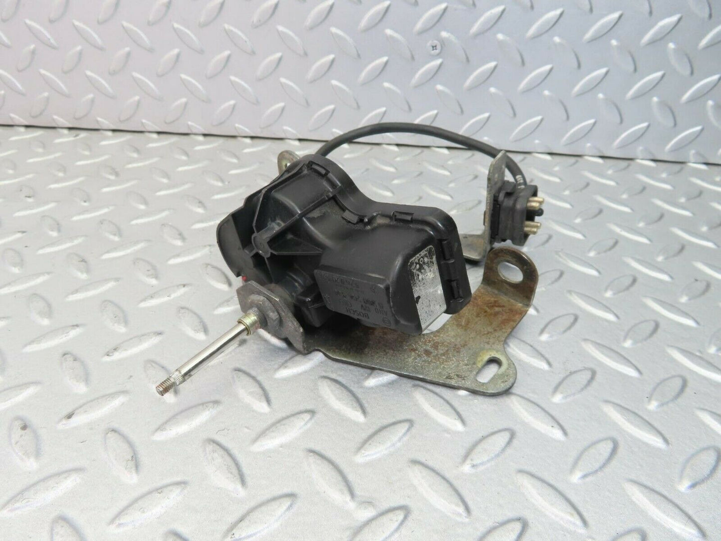 8777 Mercedes-Benz W126 Right Headlight Wiper Motor 1268205242