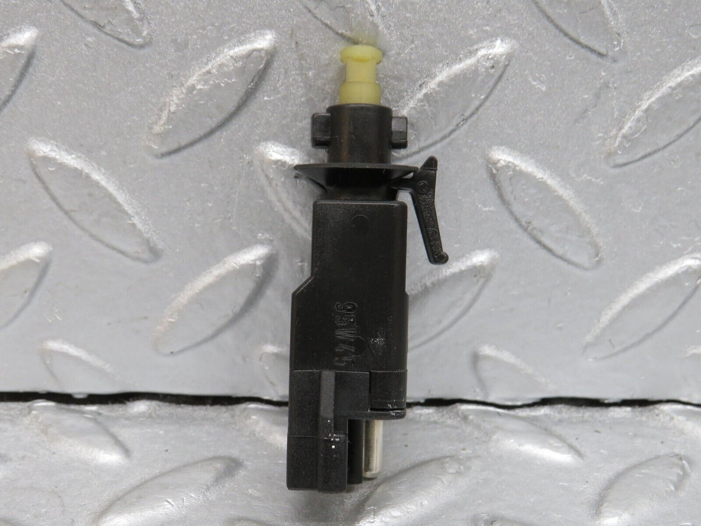 39635 Mercedes-Benz R129 320SL Coupe Brake Light Switch 0015450109