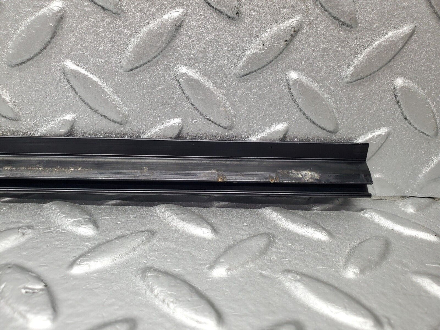 46978 Mercedes-Benz R129 320SL Coupe Left Door Window Moulding Trim