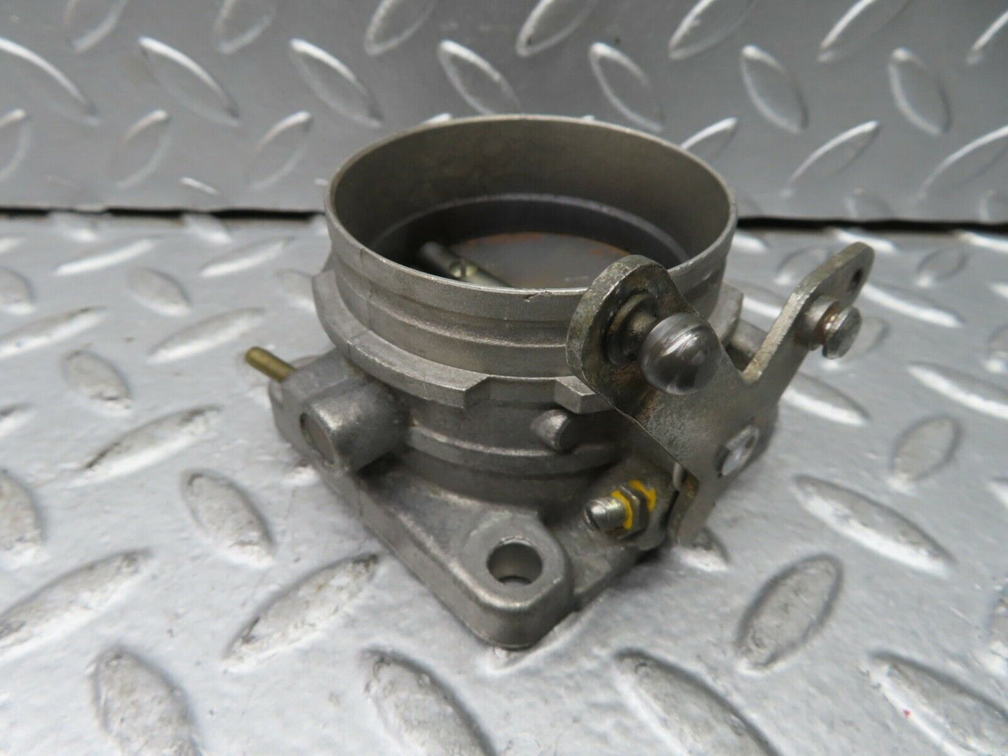 21302 Mercedes-Benz W123 230E Throttle Body Valve 0011402353
