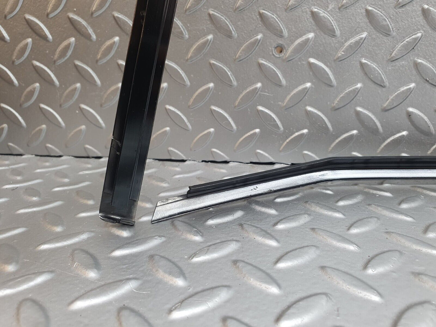 42872 Mercedes-Benz W201 190 Rear Windscreen Frame