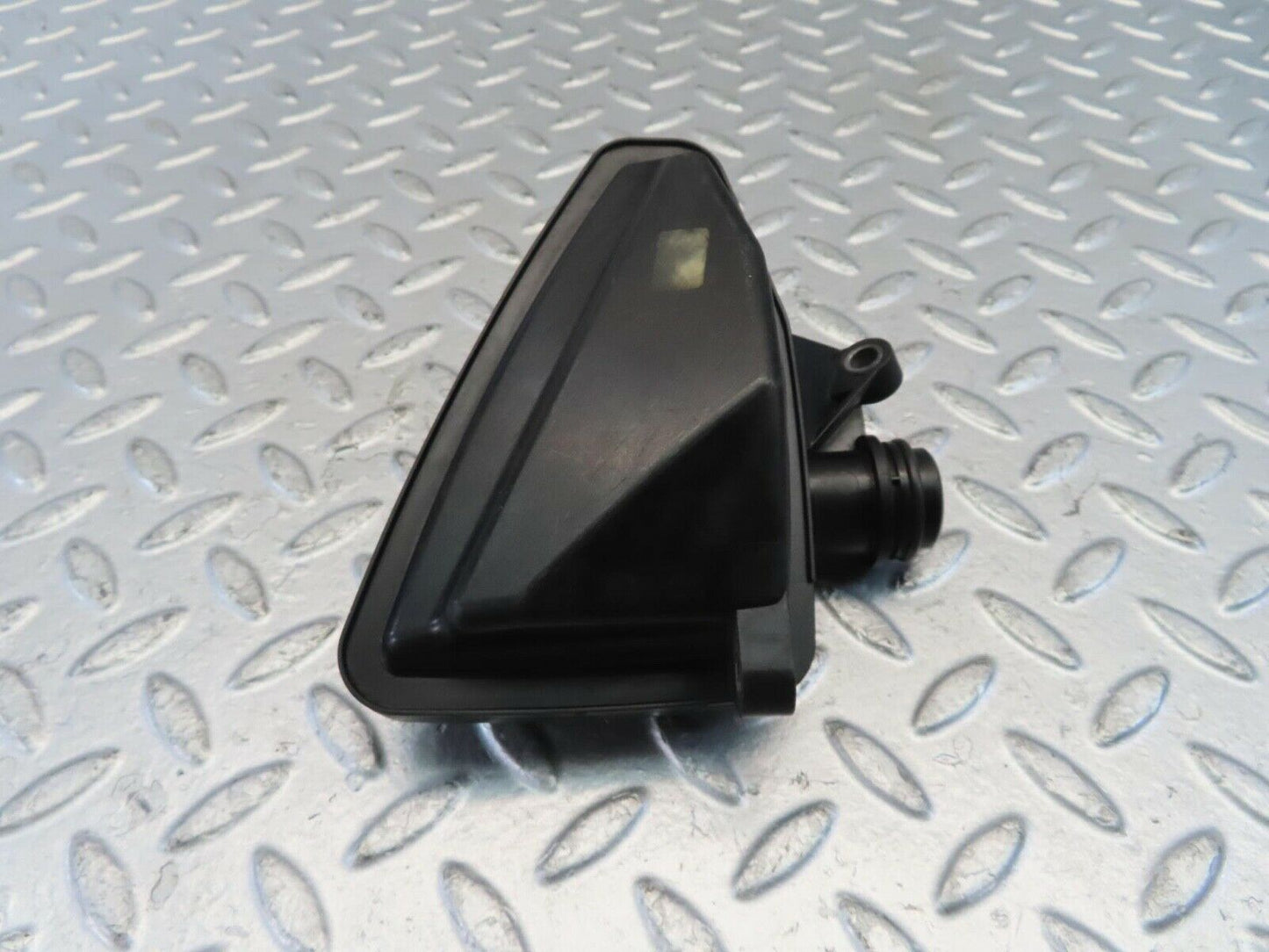 11221 Mercedes-Benz W221 S320 Air Intake Resonator Box 6421400087
