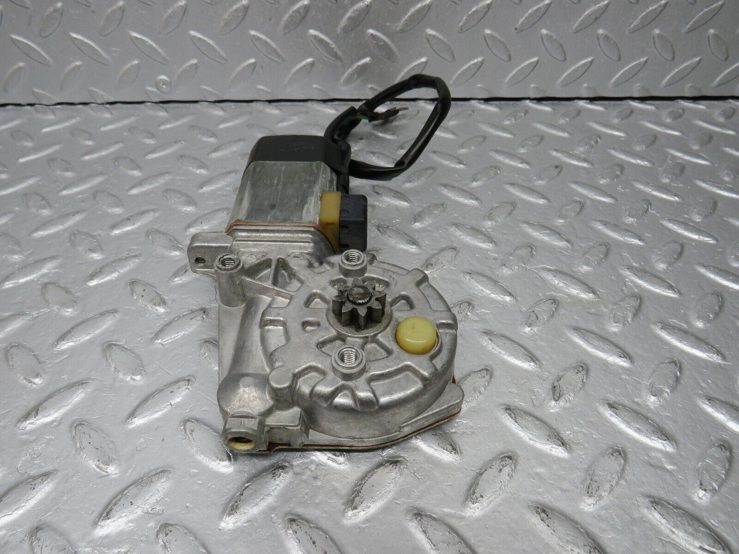 39194 Mercedes-Benz R107 500SL Coupe Left Door Window Regulator Motor Bosch 0130821017