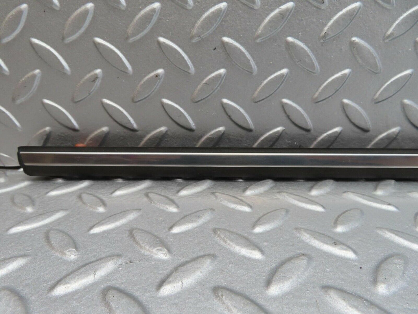 13445 Mercedes-Benz W123 200 Rear Right Door Centre Moulding Trim