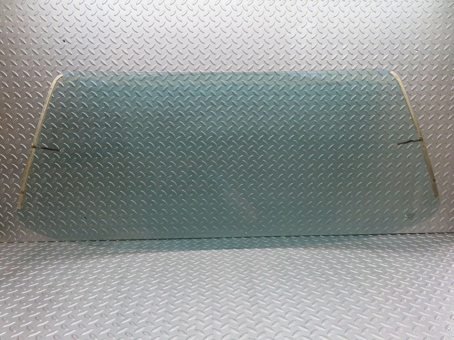 15935 Mercedes-Benz W123 280E Rear Heated Windscreen Glass