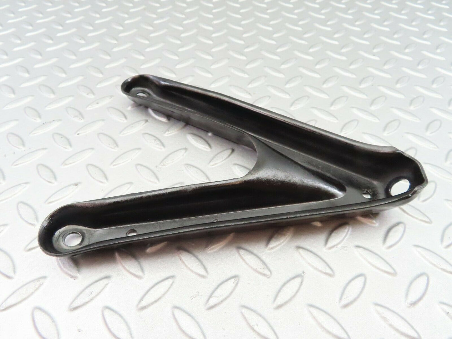 6819 Mercedes-Benz S124 E220 Wagon Air Intake Manifold Bracket
