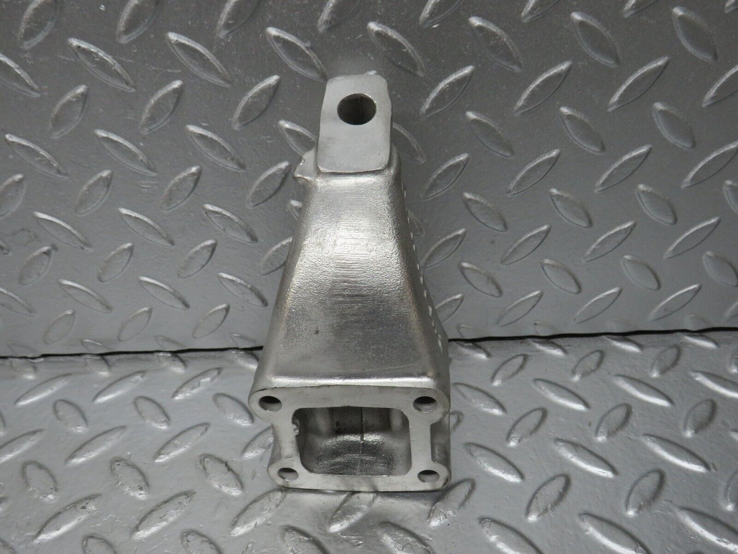 33030 Mercedes-Benz C107 R107 350 V8 Engine Mount Bracket Left 1162232204
