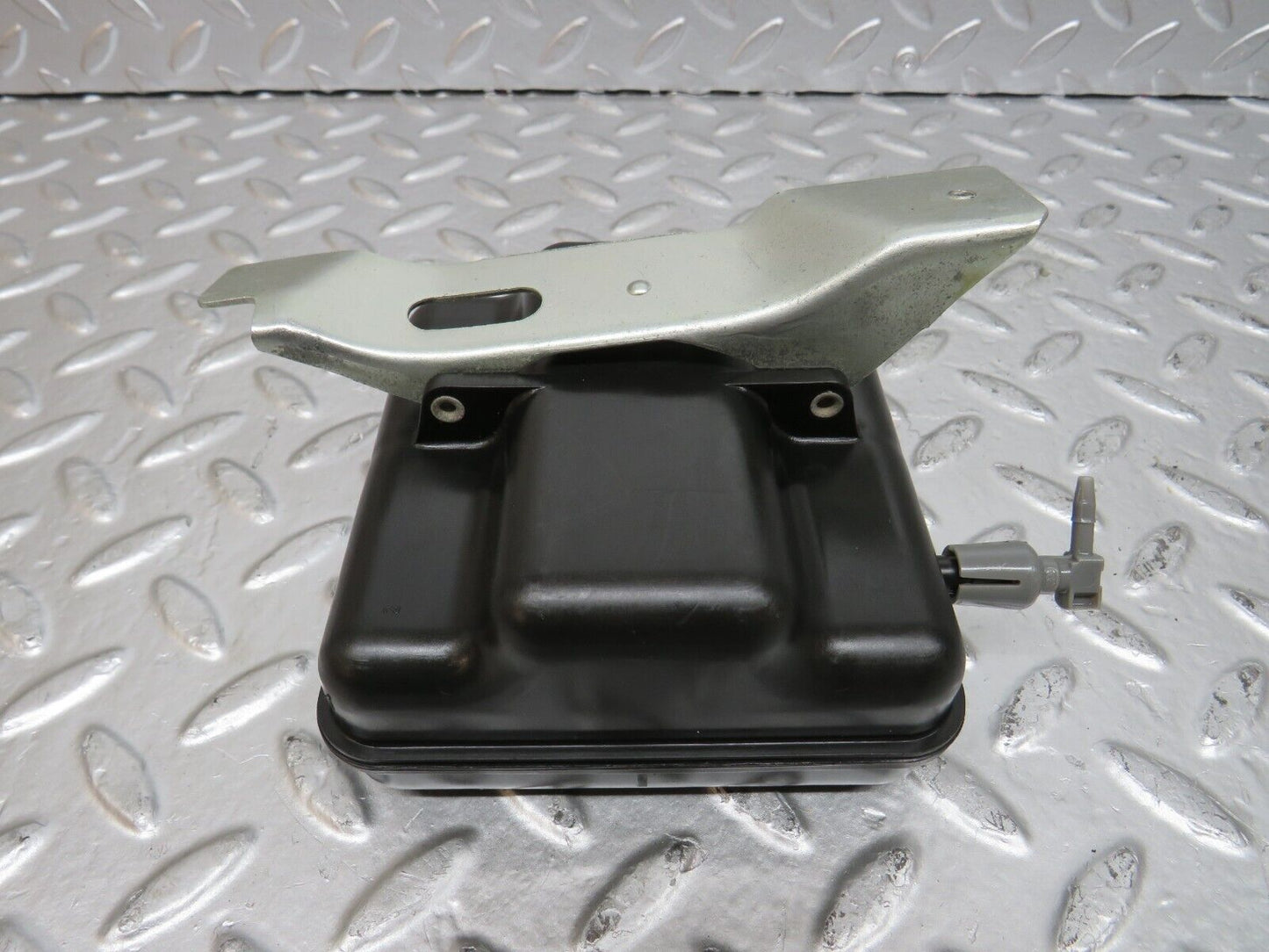 24814 Mercedes-Benz W140 S320 Air Vacuum Expansion Tank 1298050019