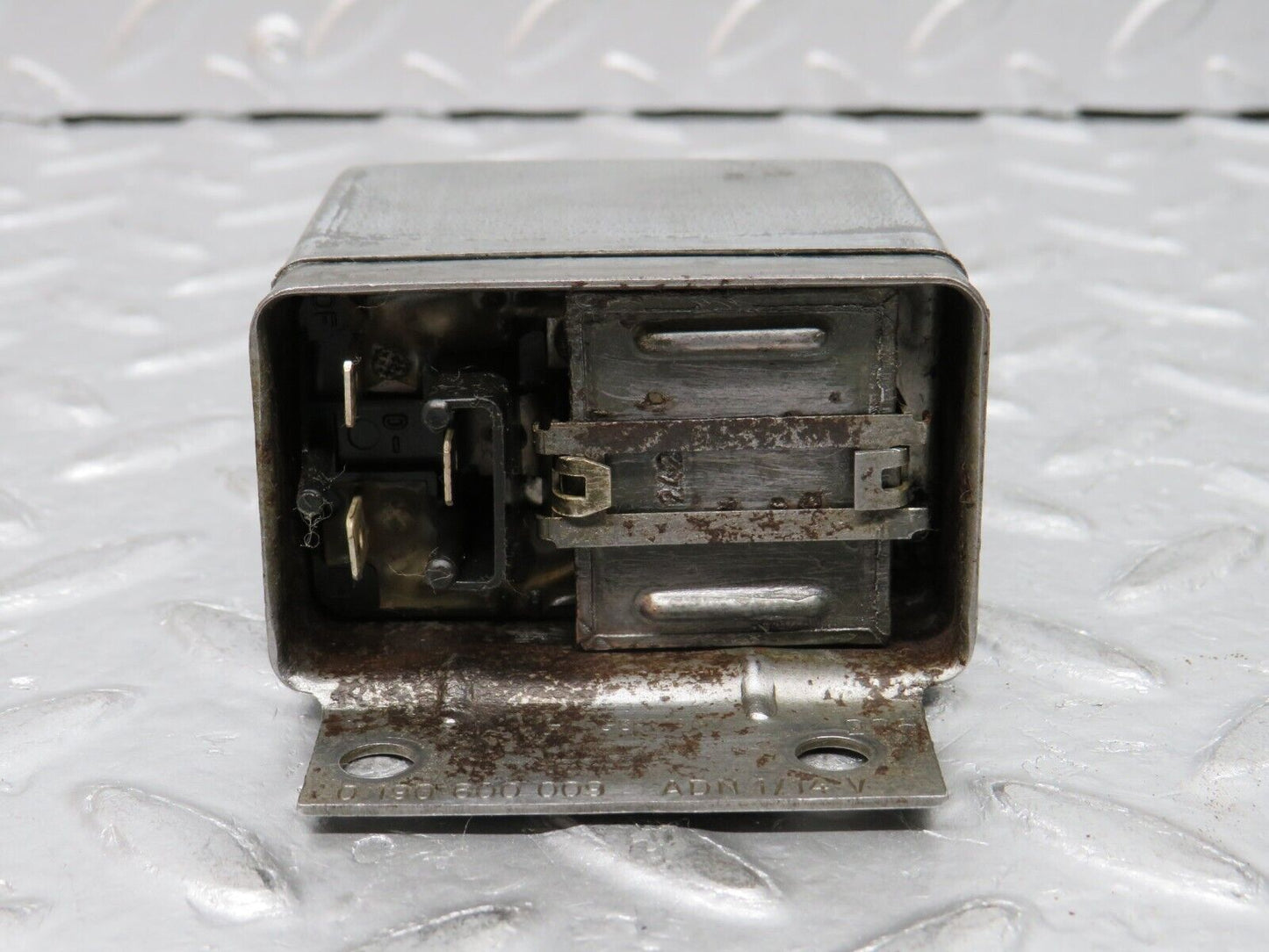 0680 Mercedes-Benz C107 350SLC Coupe Alternator Voltage Regulator Bosch 0190600009