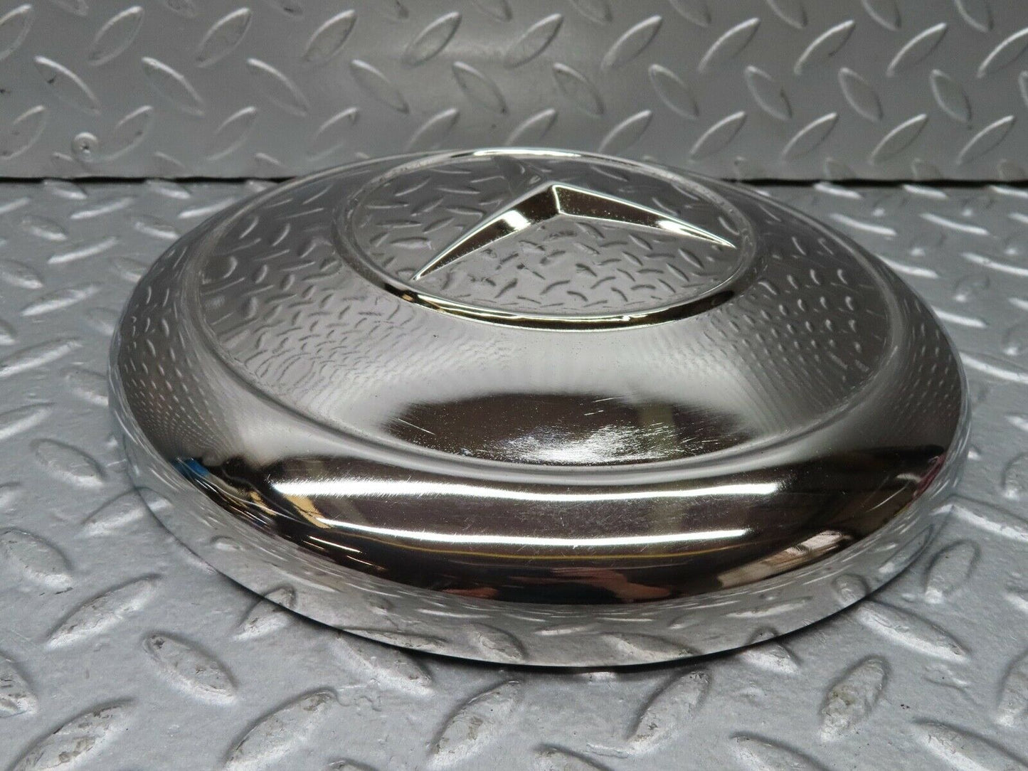 18178 Mercedes-Benz W111 220SE Coupe Chrome Wheel Hub Cap