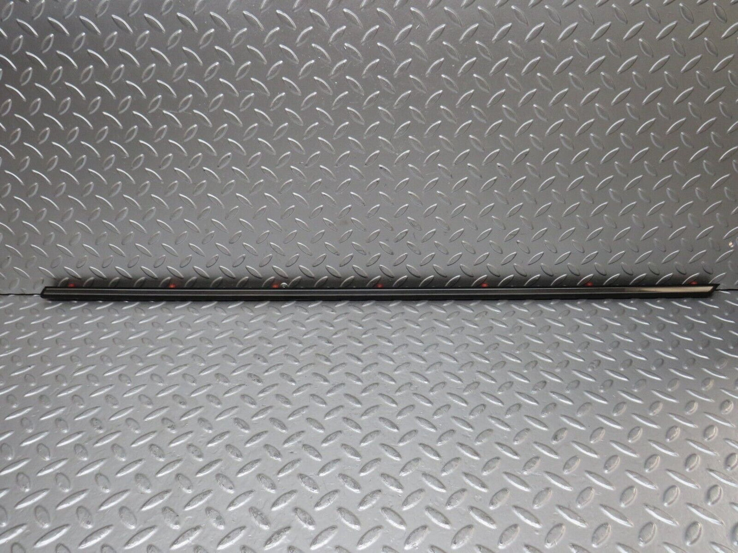27894 Mercedes-Benz W123 280E Front Right Door Centre Moulding Trim