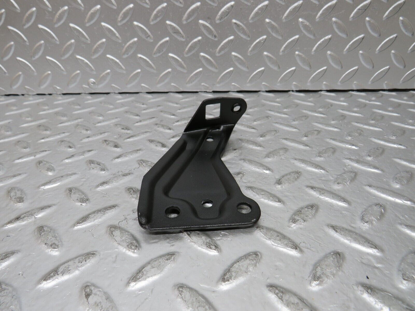 27008 Mercedes-Benz W123 240D Accelerator Cable Bracket