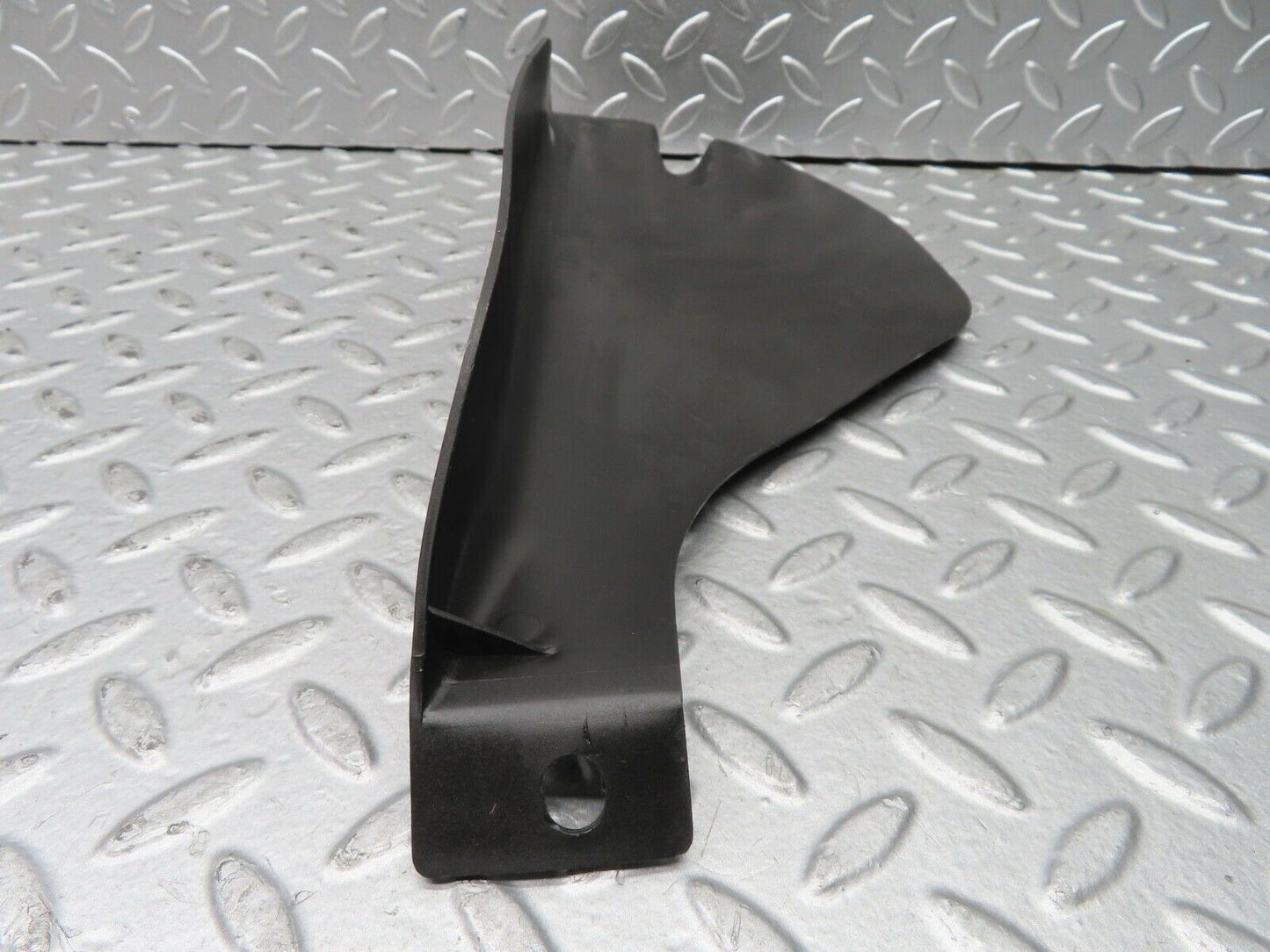 21632 Mercedes-Benz W126 300SE Vacuum Pump Housing Cover 1268050914