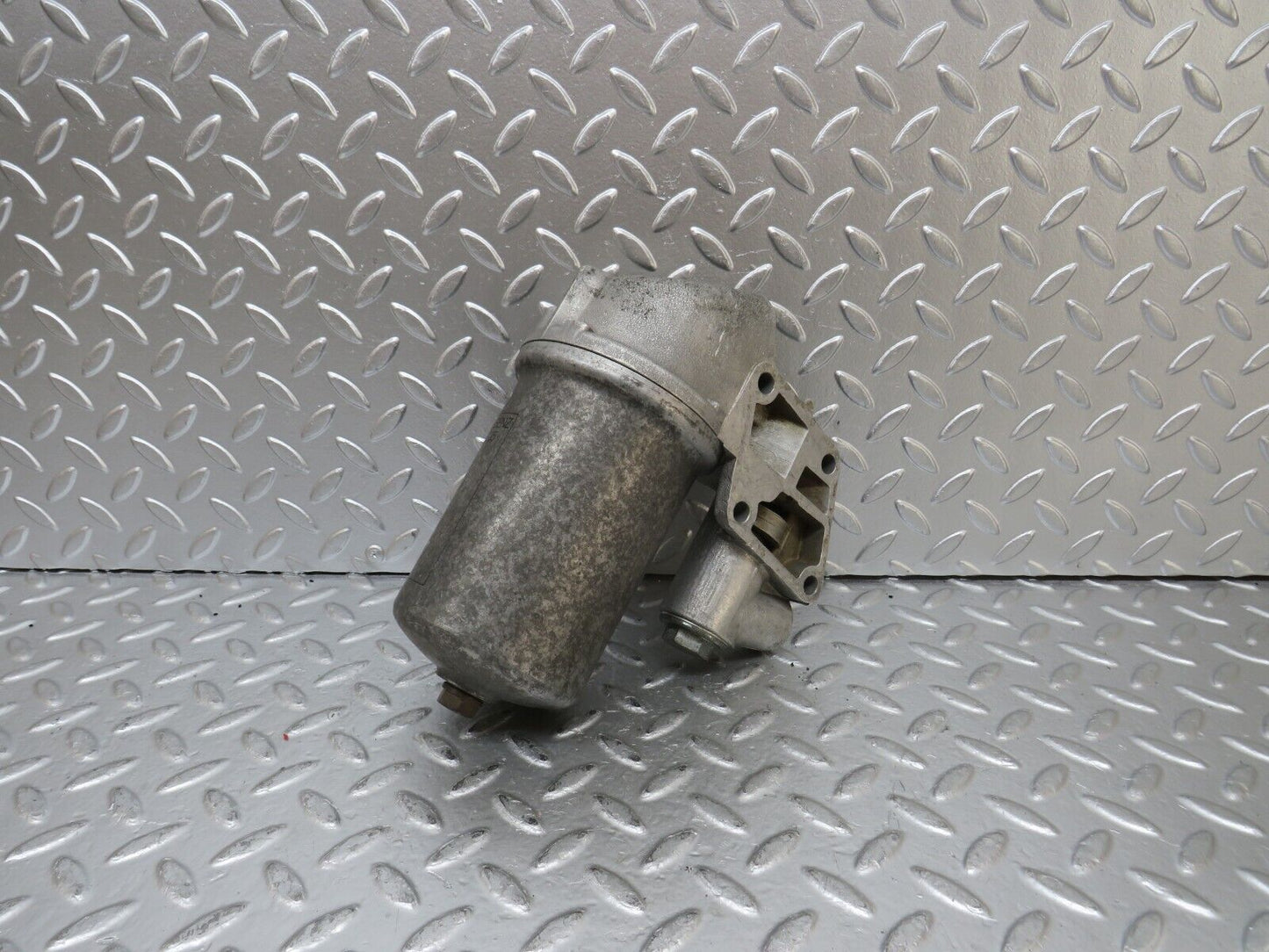 25093 Mercedes-Benz W123 Oil Filter Housing 1101800111