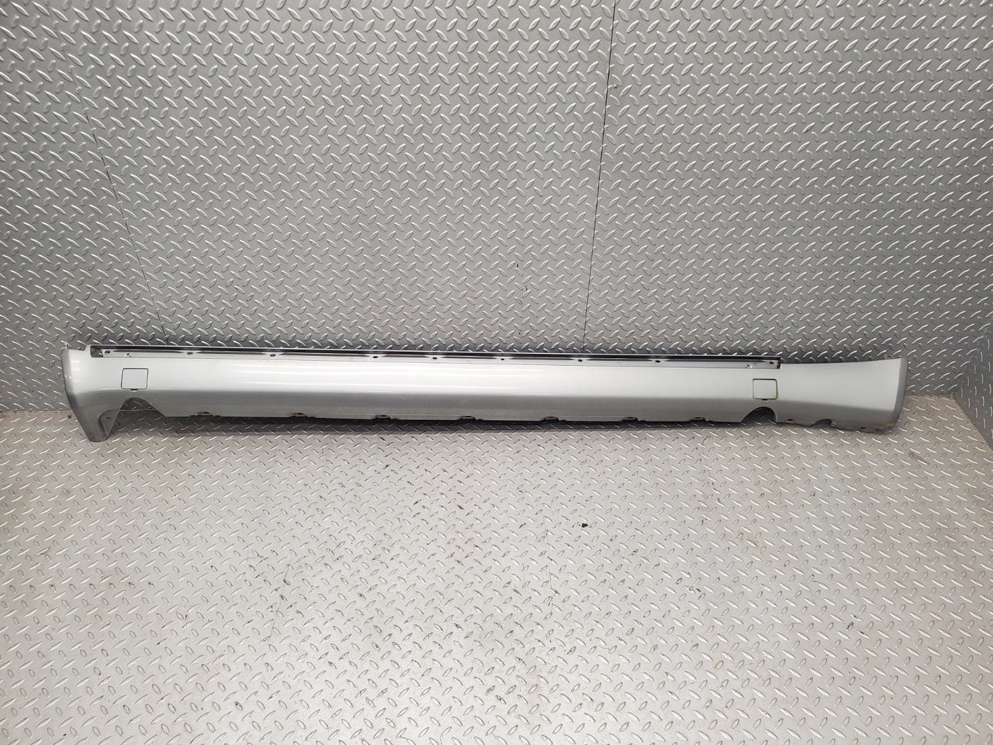 W124 Wagon side skirt right side used OEM