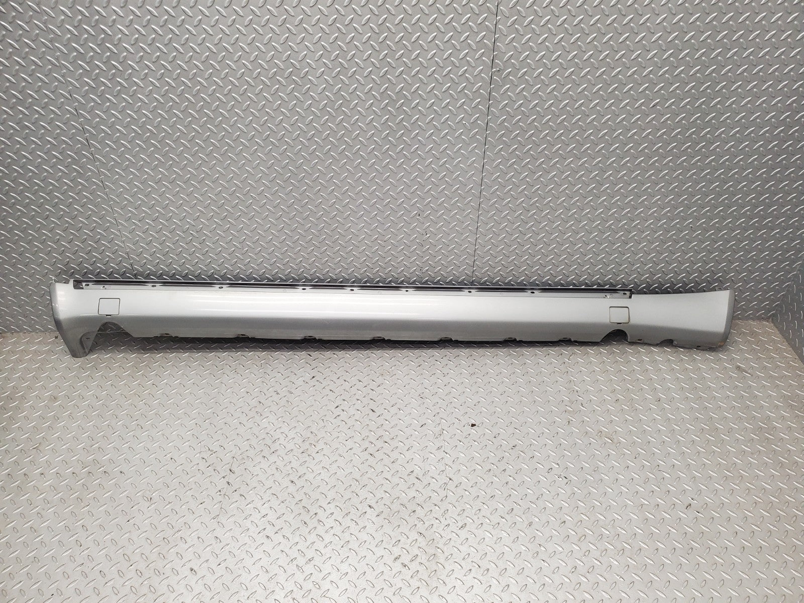 W124 Wagon side skirt right side used OEM