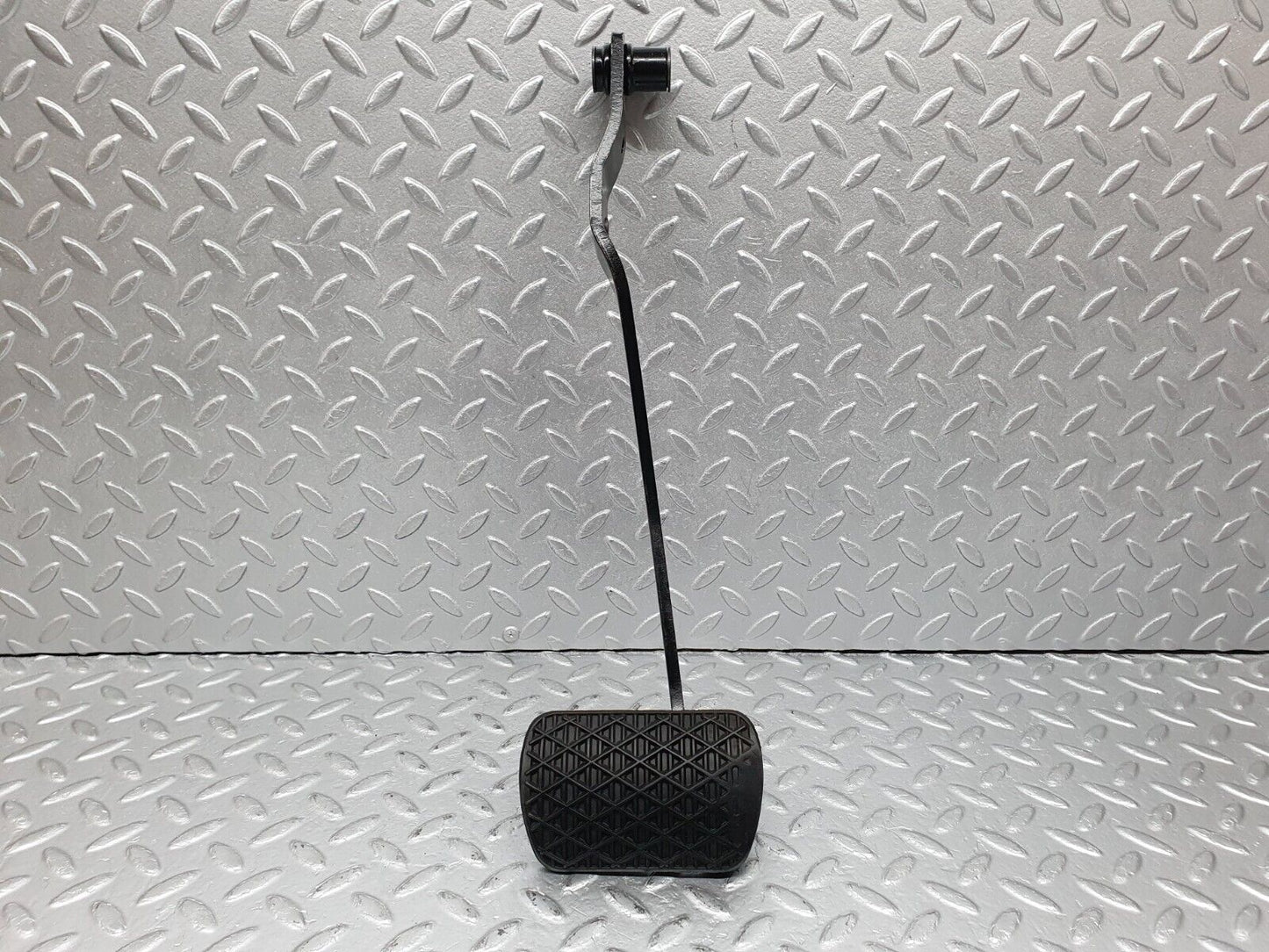 41083 Mercedes-Benz W126 300SE Brake Pedal With Rubber 1232910082