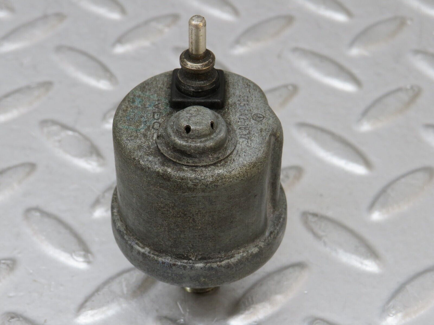 35536 Mercedes-Benz R107 280SL Oil Pressure Sensor VDO 0055421817