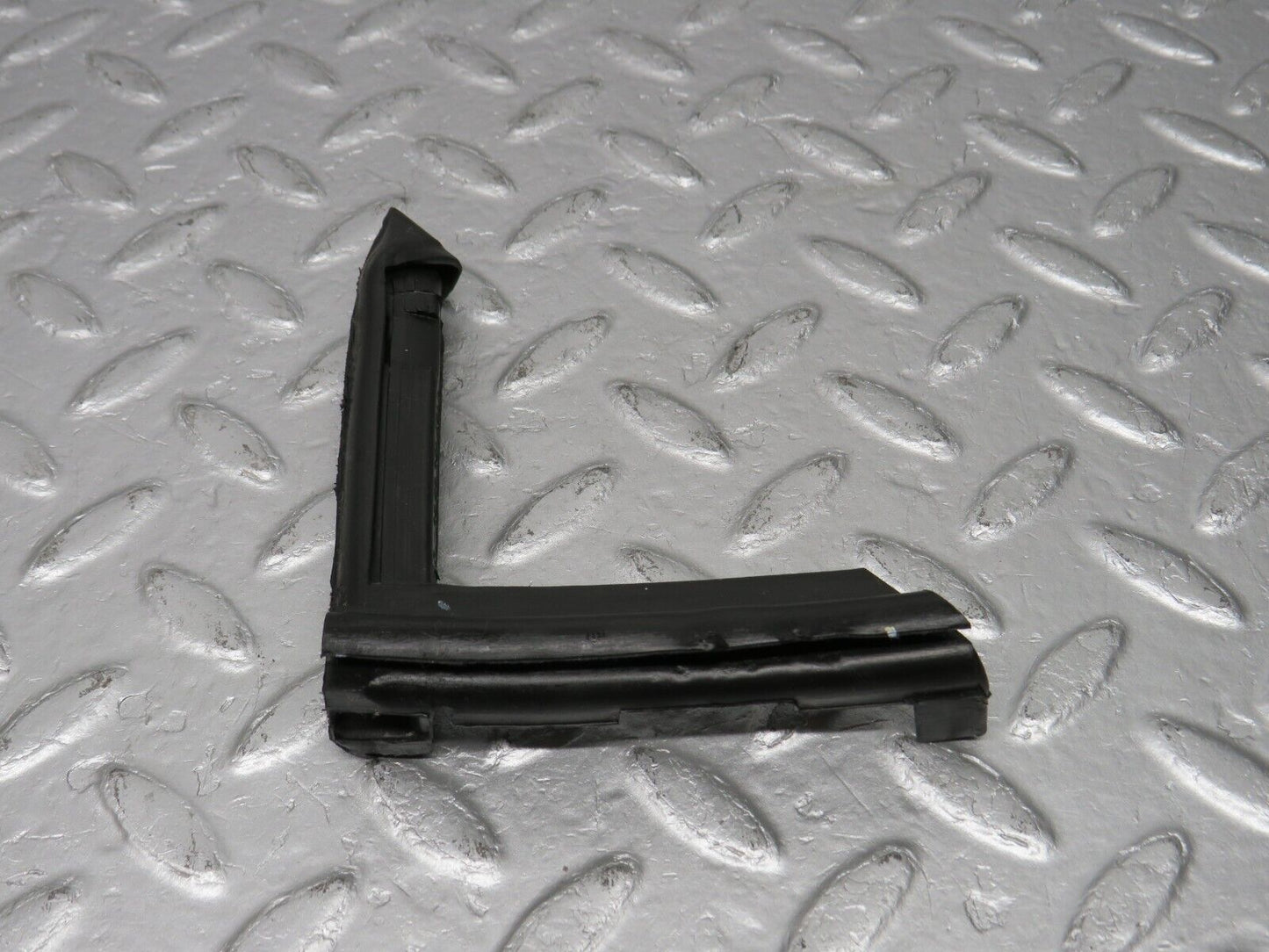 39171 Mercedes-Benz R107 500SL Coupe Front Right Rubber Window Guide 1077250225