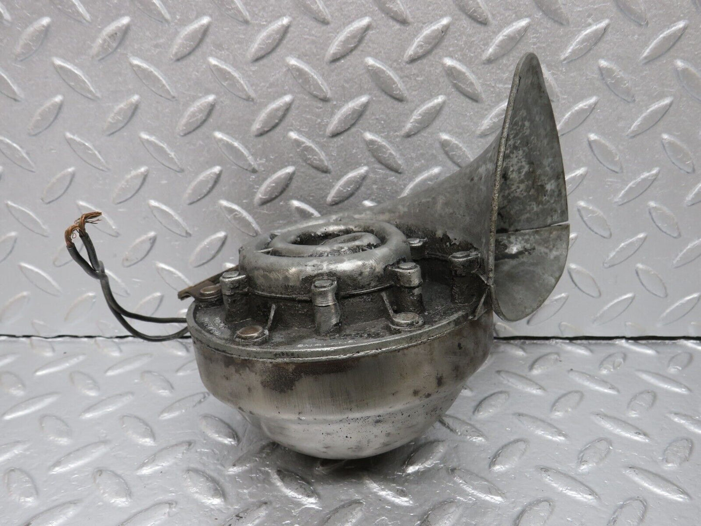 40363 Mercedes-Benz W110 230 Horn Lucas