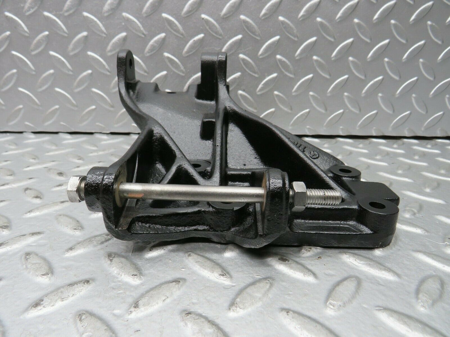 22152 Mercedes-Benz S123 280TE Alternator Generator Bracket 1101550735