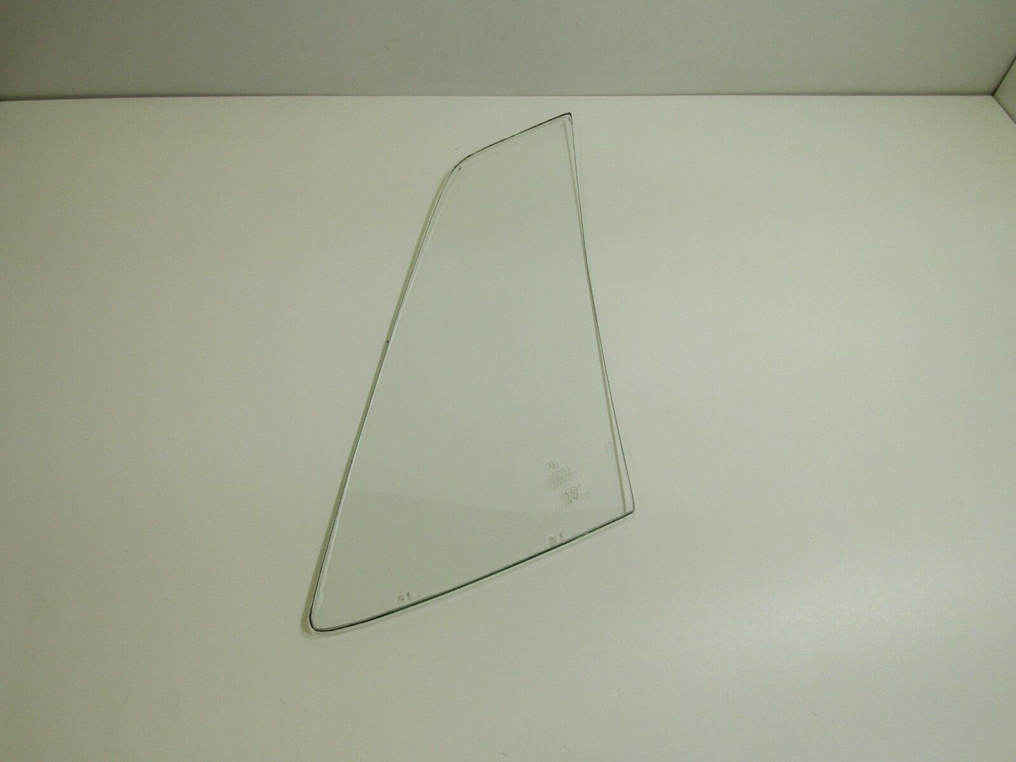 1134 Mercedes-Benz C107 350SLC Coupe Side Window Flap Left Rear Clear