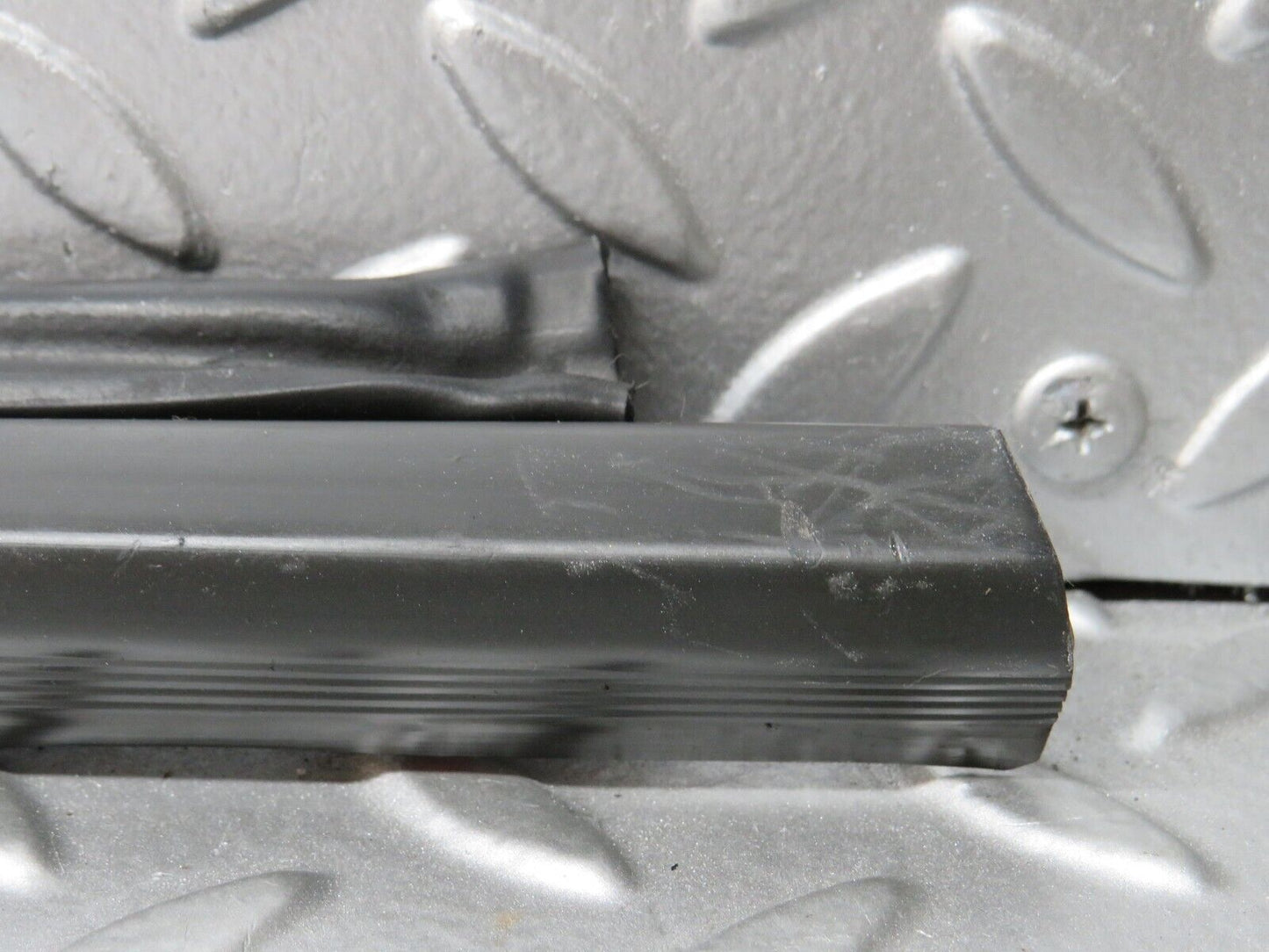 32591 Mercedes-Benz S124 300TE Wagon Door Lower Sealing Rubber Trim Left