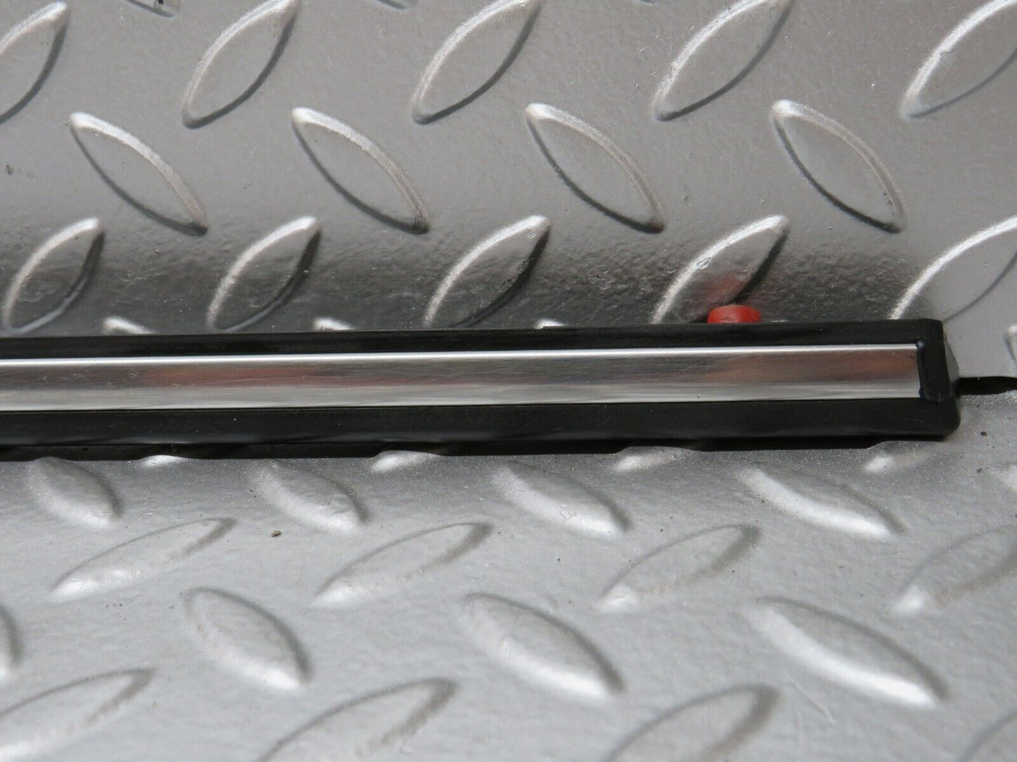 27958 Mercedes-Benz W123 280E Rear Right Fender Centre Moulding Trim