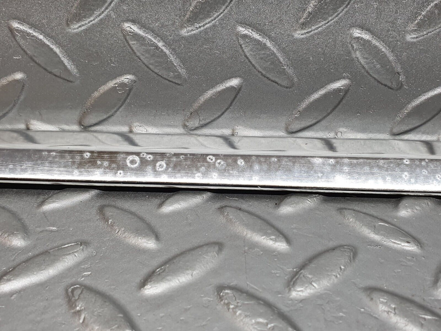 41190 Mercedes-Benz W126 300SE Front Left Door Chrome Moulding Trim