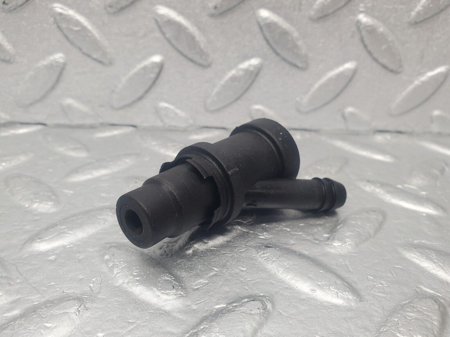 46037 Mercedes-Benz W126 420SE Fuel Injector Holder 2X