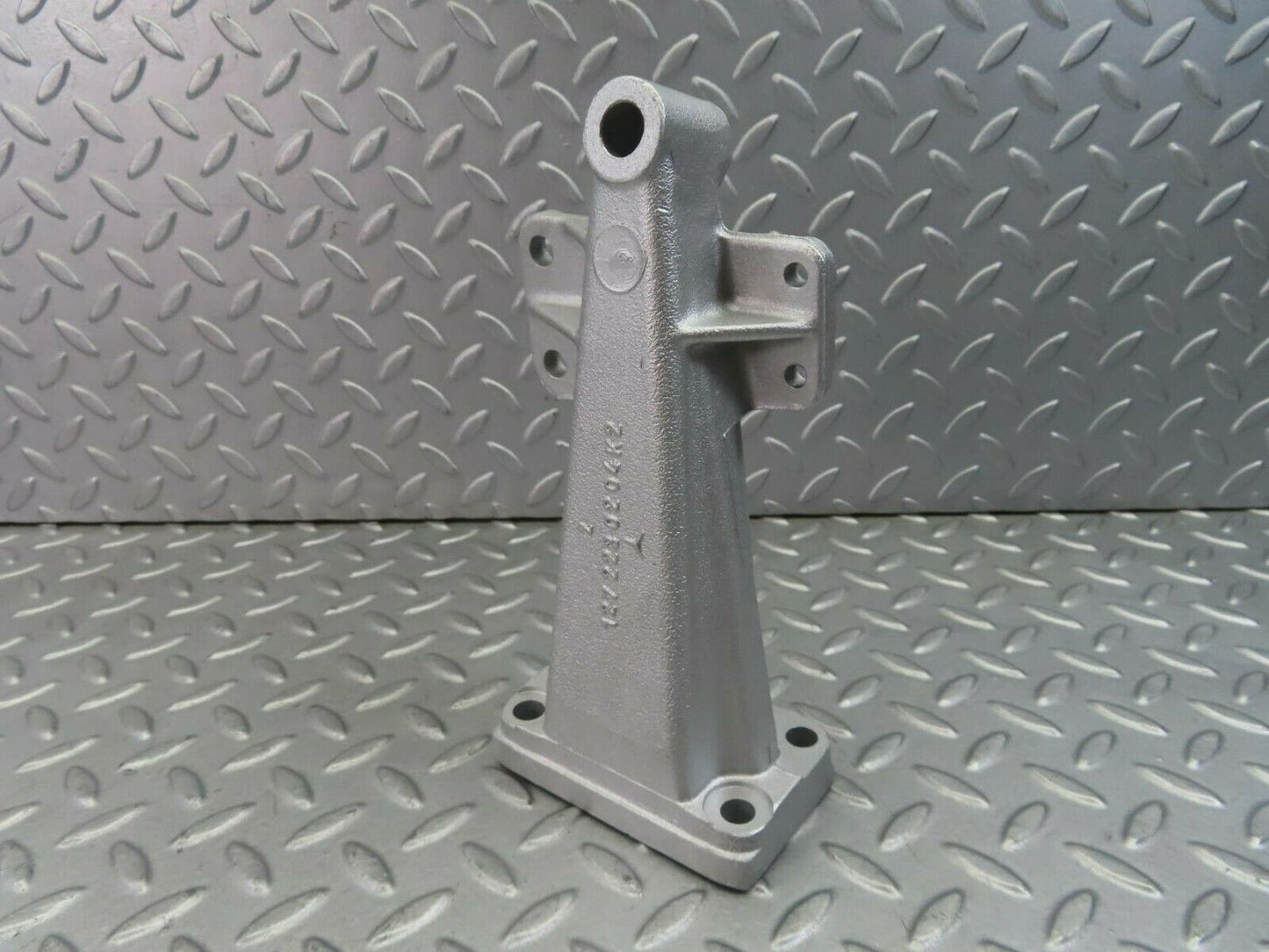 8506 Mercedes-Benz W111 Engine Mount Bracket Left Side 1272230204
