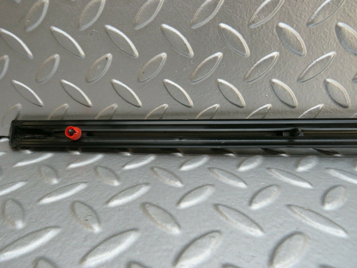 24007 Mercedes-Benz W123 280E Front Left Fender Wing Centre Moulding Trim