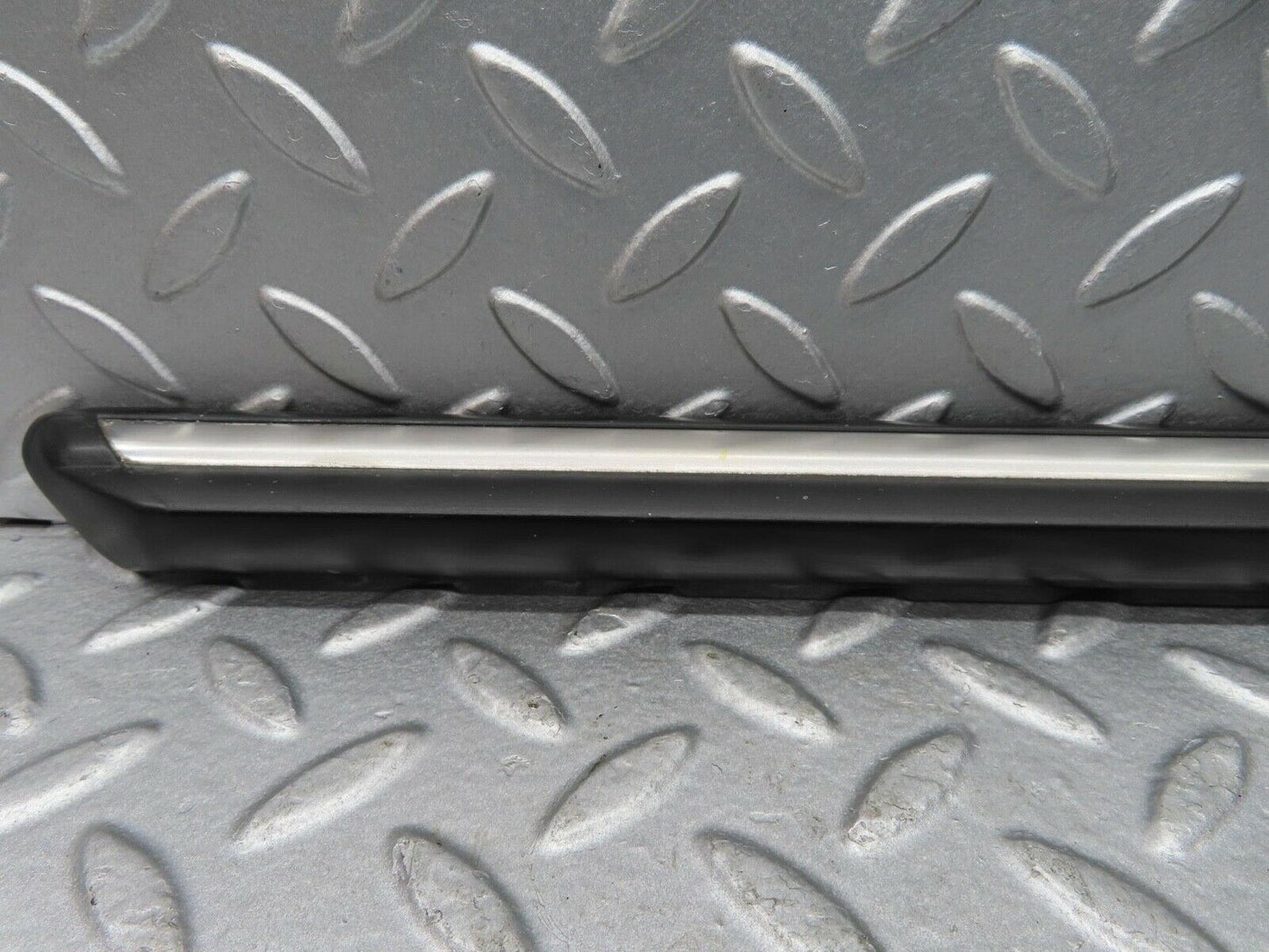 14493 Mercedes-Benz W116 350SE Front Left Fender Wing Centre Moulding Trim