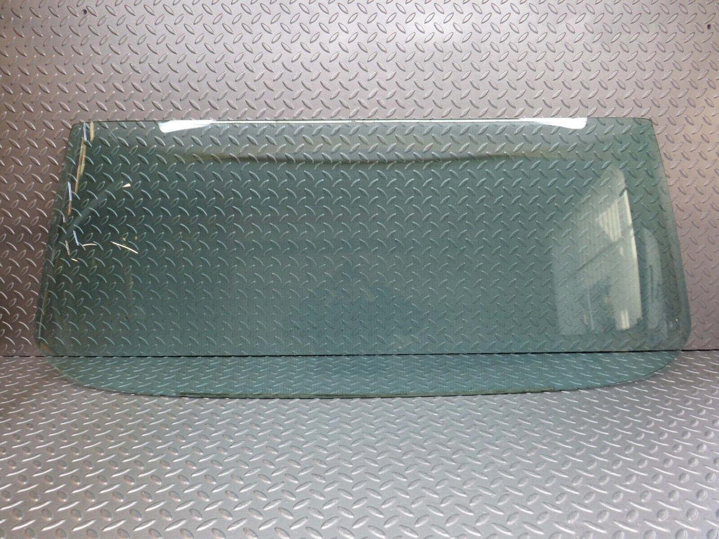 37522 Mercedes-Benz W109 300SEL Rear Heated Windscreen
