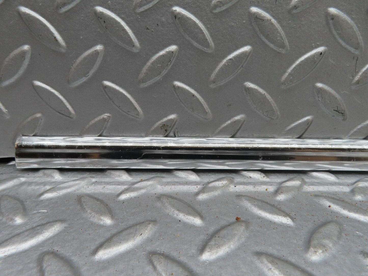 19123 Mercedes-Benz W123 300D Front Right Door Chrome Moulding Trim