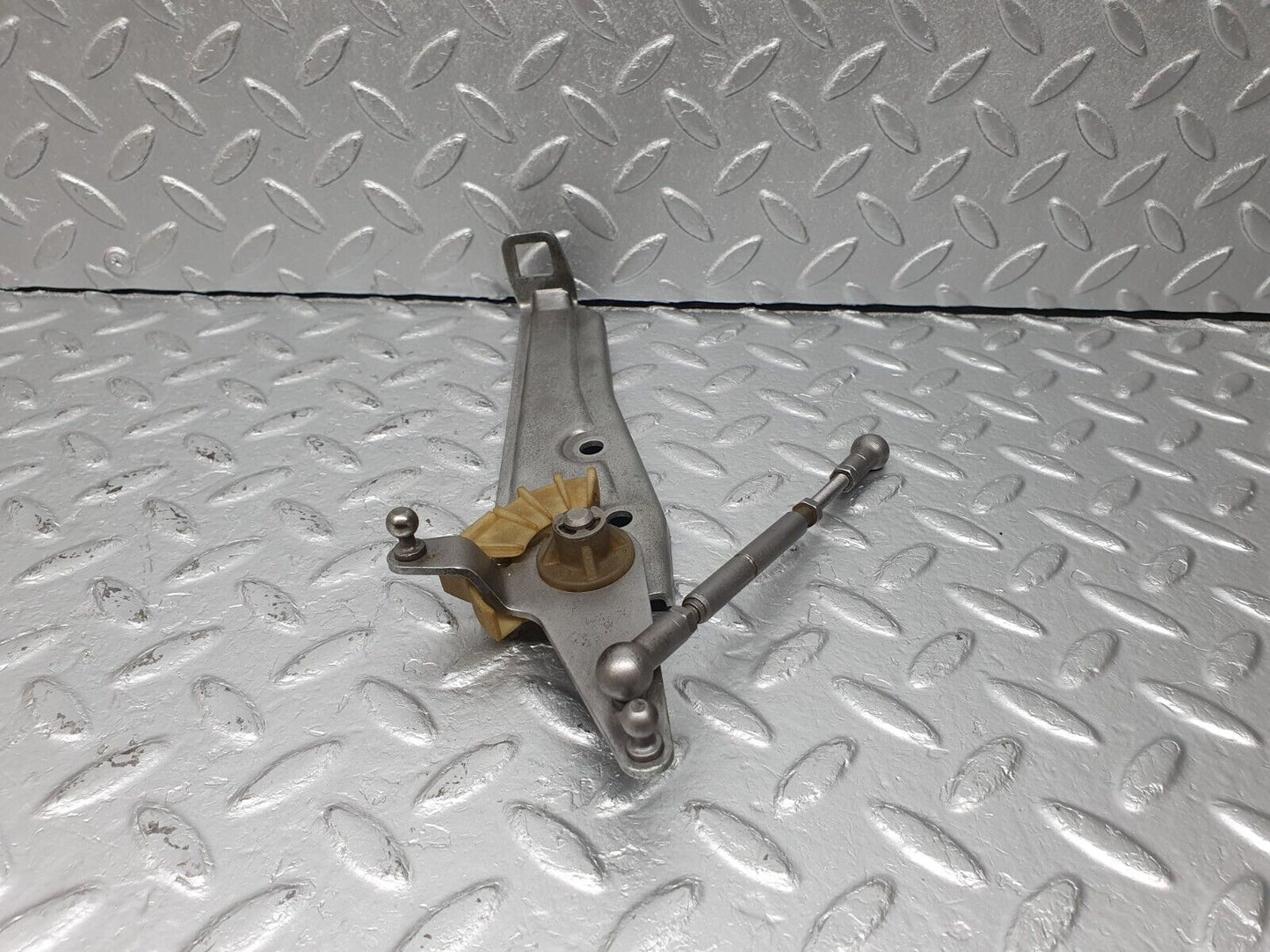 40746 Mercedes-Benz W123 300D Throttle Linkage