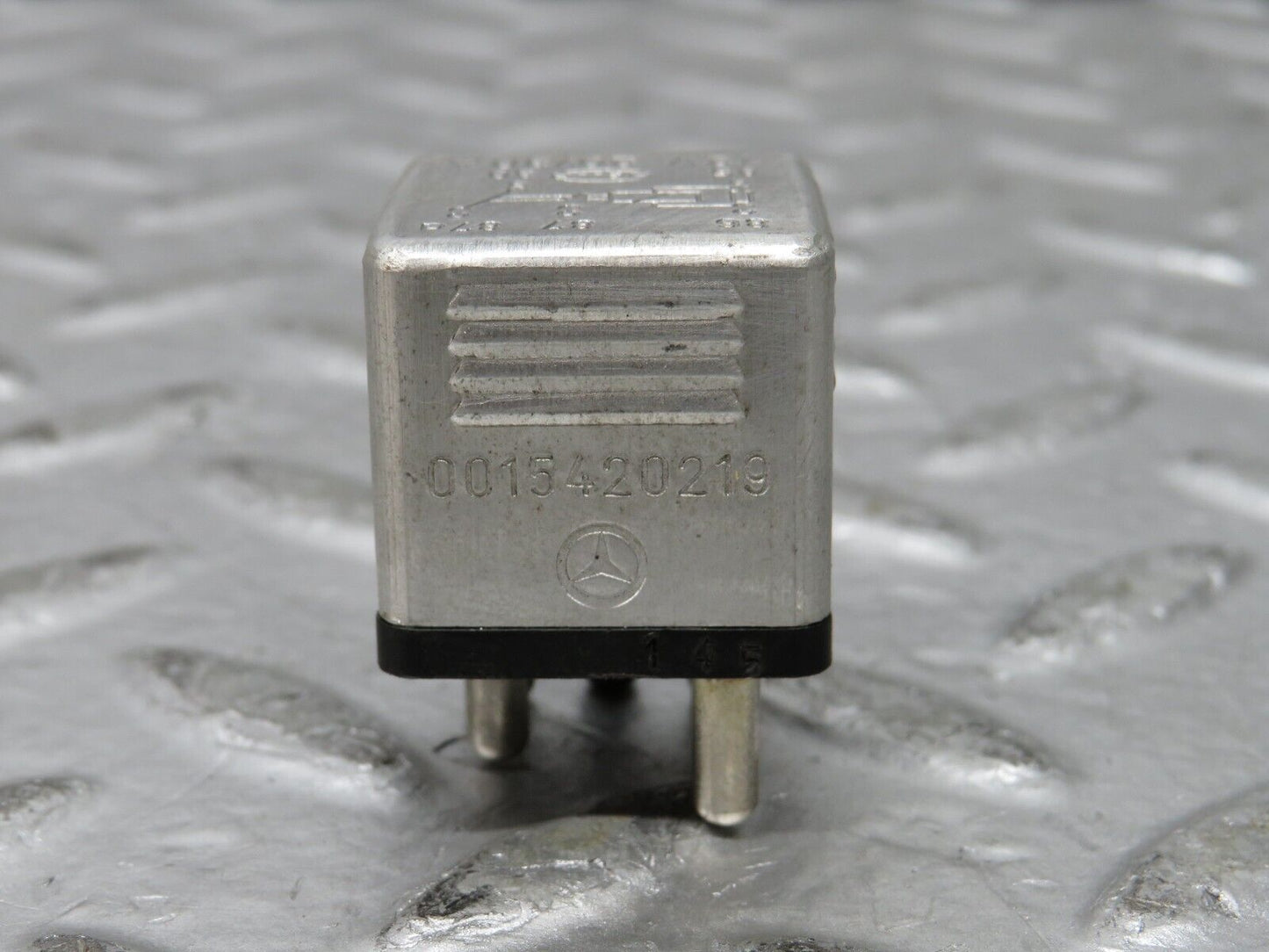 27197 Mercedes-Benz W123 280E Multi Purpose Relay 0015420219