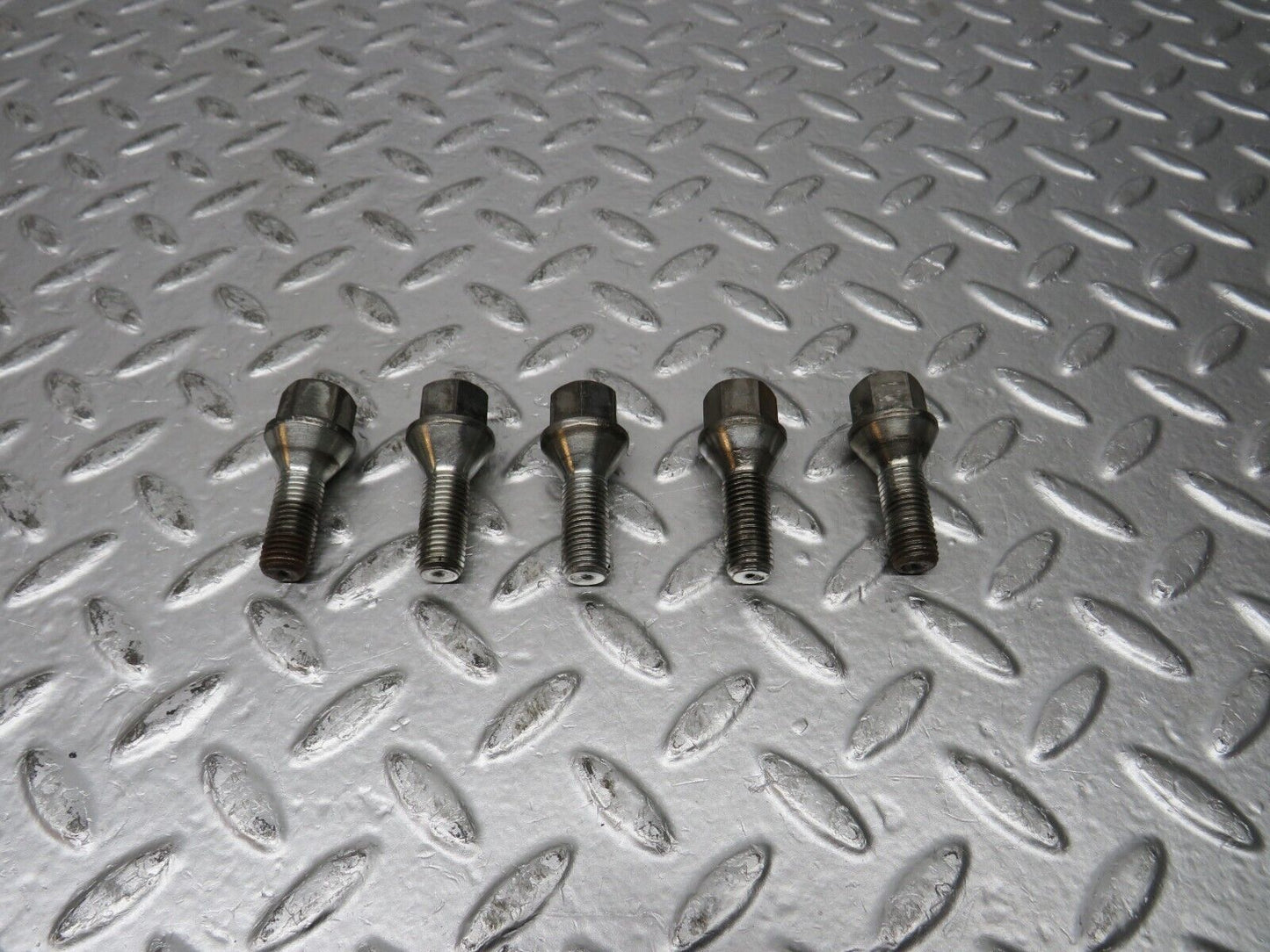 31863 Mercedes-Benz 5x Alloy Wheel Lug Bolt M12x1.5