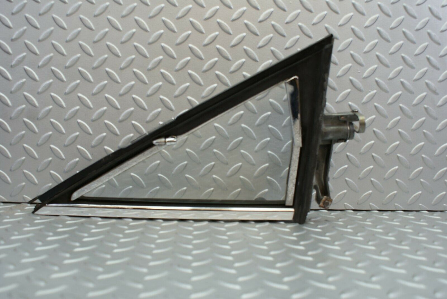 2715 Mercedes-Benz W108 280SE Quarter Window Glass Front Right