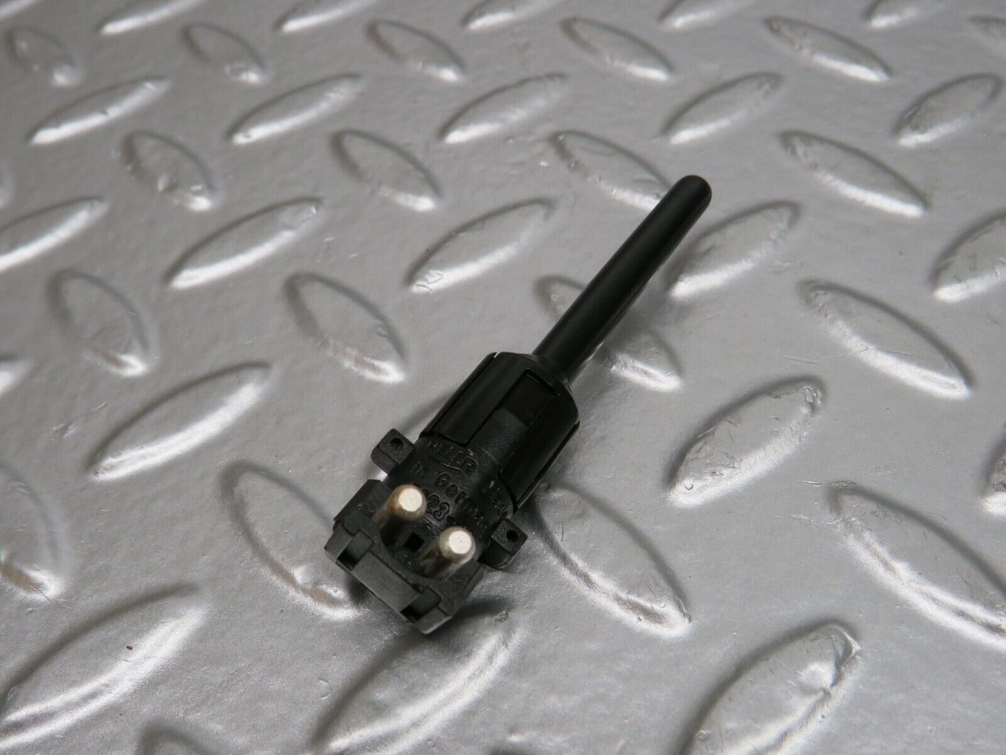 24636 Mercedes-Benz W140S320 Coolant Level Sensor 2105450024