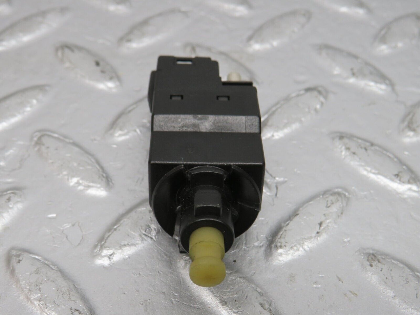 39635 Mercedes-Benz R129 320SL Coupe Brake Light Switch 0015450109