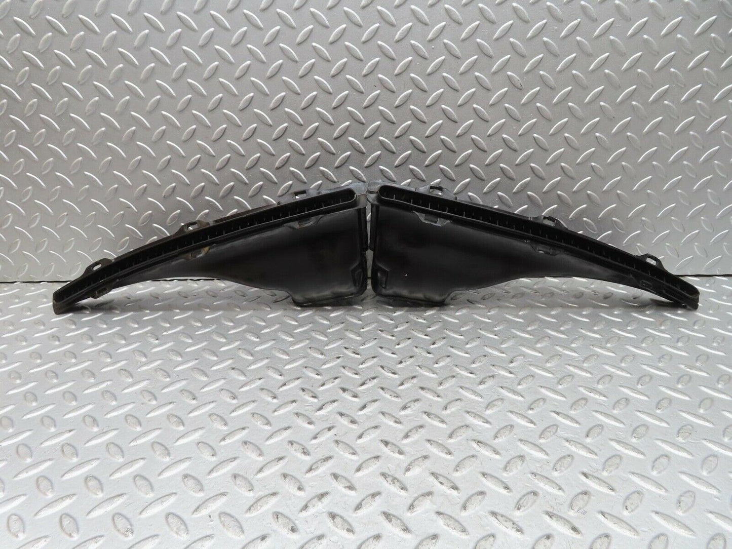 15880 Mercedes-Benz W123 280E Air Duct Vent Left And Right 1238300119