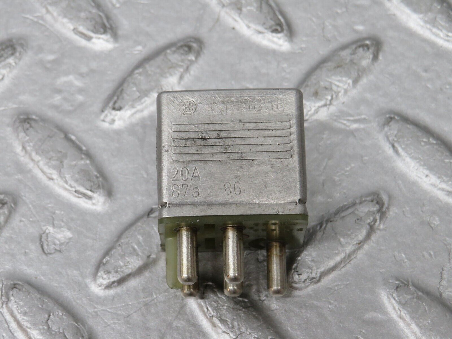 36090 Mercedes-Benz W126 420SE Multi Purpose Relay 0015420219