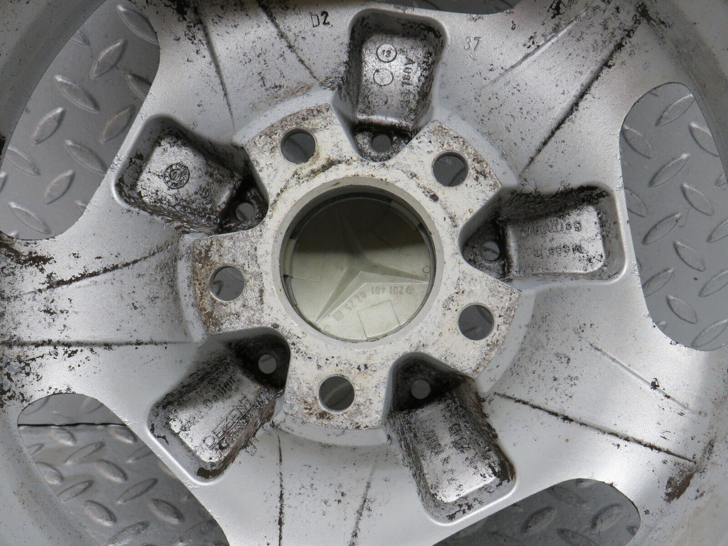 38189 Mercedes-Benz A124 Alloy Wheel 7Jx15H2 ET37 KBA44301