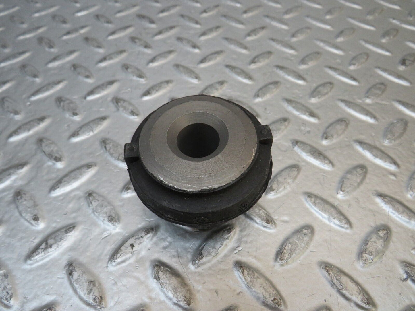27082 Mercedes-Benz W123 280E Control Arm Bushing Kit New 1233301375