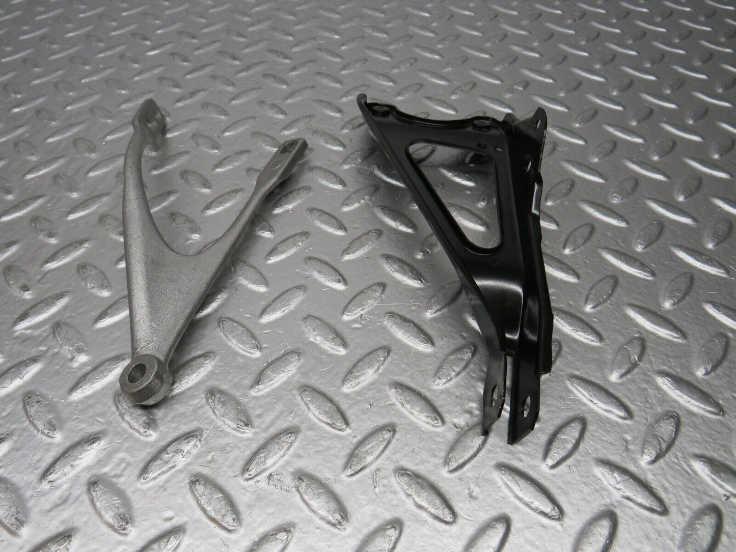 30724 Mercedes-Benz W201 190E 2.0L Steering Column Bracket