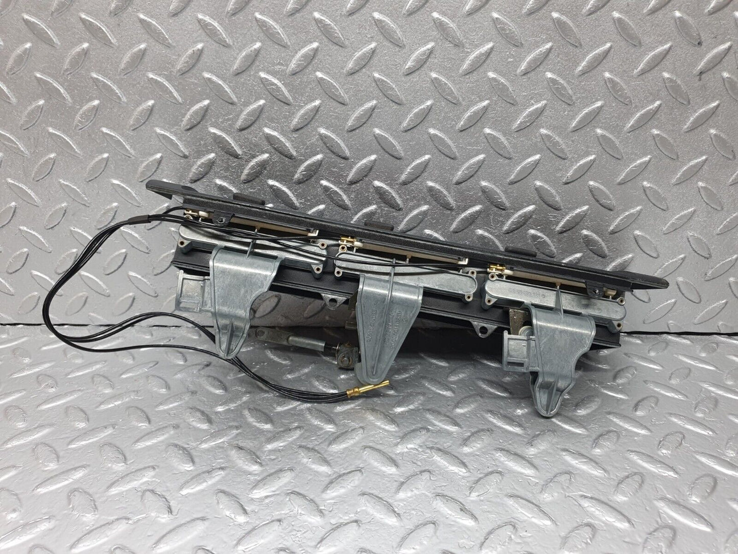 43697 Mercedes-Benz C126 380SEC Coupe Dashboard Centre Air Vent 1268310030 1268300054 1268310130