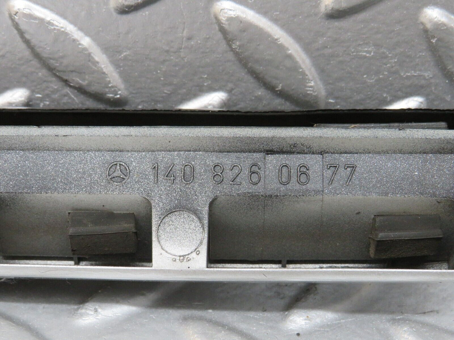 25010 Mercedes-Benz W140 S320 Right Headlight Bezel 1408260677