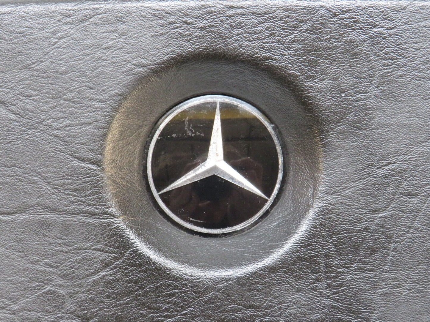 40563 Mercedes-Benz W123 300D Steering Wheel Centre Horn Pad